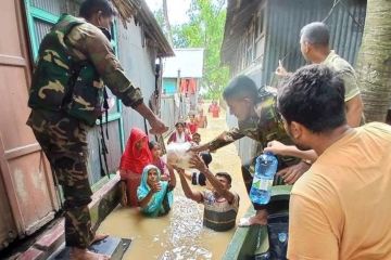 7 tewas, termasuk warga Rohingya akibat tanah longsor di Bangladesh