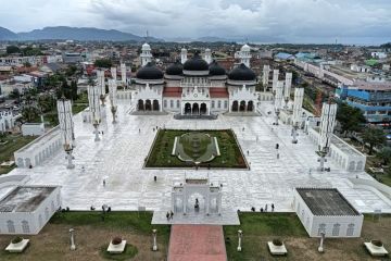 Masjid Raya Baiturrahman Aceh setiap hari dikunjungi turis asing