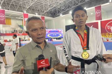 Adam Yazid prajurit TNI "hattrick" medali emas taekwondo PON