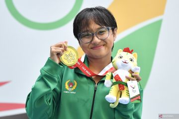 Renang - Emas ketiga Izzy dan rekor baru PON 800m gaya bebas putri