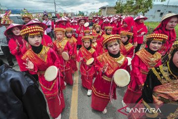 Parade adat Festival Lek Nagroi di Jambi diikuti dua ribu lebih warga