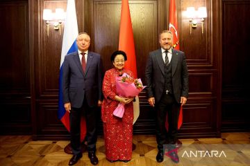 Megawati bertemu Gubernur dan Ketua Parlemen St. Petersburg