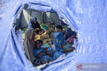 Ratusan warga mengungsi akibat gempa di Jabar