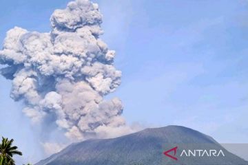 Gunung Ibu keluarkan lagi abu setinggi 1,5 kilometer