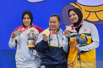 Angkat berat - Aneu Veronica terkuat dalam kelas 76 kg putri