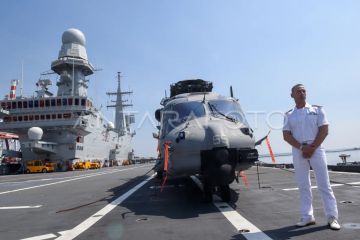 Kunjungan Kapal Induk Italia di Pelabuhan Tanjung Priok