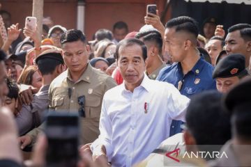 Blusukan ke Pasar Dukuh Kupang, Jokowi: Saya lihat baik semuanya