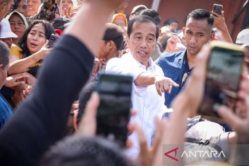 Presiden Jokowi kunjungi Pasar Dukuh Kupang di Surabaya