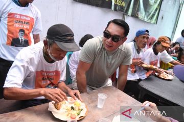 Ridwan Kamil tinjau posko makan gratis di Warakas