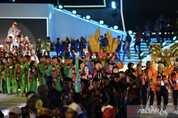 Defile kontingen penutupan PON XXI Aceh-Sumut