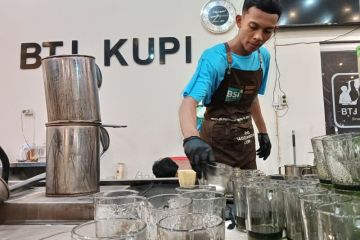 Antologi kejujuran dari sudut warung kopi