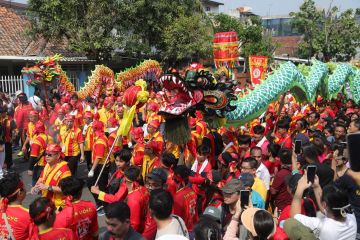 Parade Gotong Toapekong libatkan 1.200 orang bawa naga