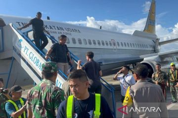 Kapten Phillip Mark diterbangkan ke Jakarta menggunakan pesawat TNI AU