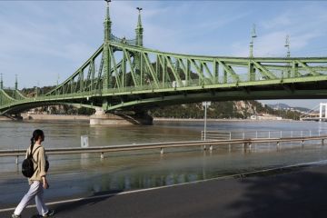 Permukaan sungai Danube meluap ke level tertinggi di Budapest