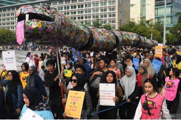 Aksi memperingati World Cleanup Day di sejumlah kota Indonesia