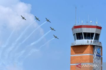 Atraksi udara dari Tim Rajawali Laut Flight di Bali