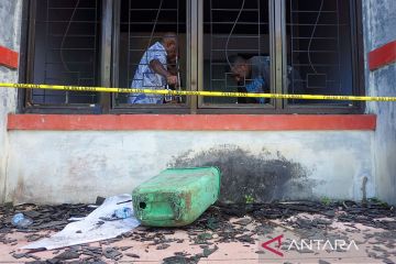 Pendukung MRPBD gelar aksi unjuk rasa setelah penetapan calon Gubernur dan Wakil Gubernur Papua Barat Daya