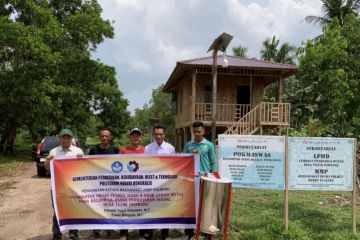 Mahasiswa Polbeng buat mesin peniris madu lebah hutan