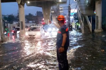 Empat RT dan sejumlah ruas jalan di Jakarta banjir pada Rabu malam