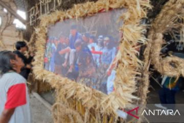 Foto budaya seniman petani dipamerkan pada Festival Lima Gunung