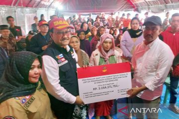 Mensos tinjau penyaluran bantuan untuk korban gempa Kabupaten Bandung