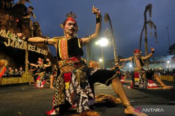 Pentas seni budaya Festival Lima Gunung di lereng Gunung Merbabu