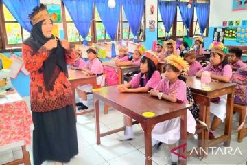 Melestarikan Bahasa Sentani dari sekolah