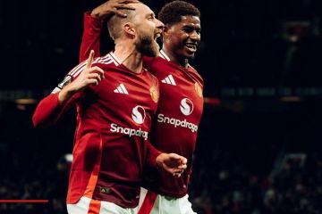 Mees Hilgers main penuh saat FC Twente tahan imbang Manchester United