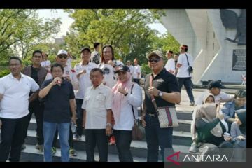 Disbudpar-Pentahelix Sumsel gotong royong bersihkan Monpera Palembang