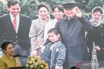 Pemberian surat keputusan pencabutan nama Presiden Soeharto dari TAP MPR