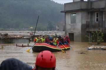 148 tewas, 58 hilang akibat banjir dan longsor di Nepal