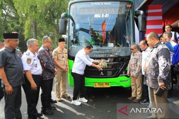 Pj Gubernur luncurkan pengoperasian Bus Trans Jatim di Bangkalan