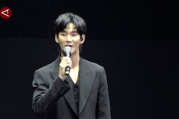 Bintang "Queen of Tears" Kim Soo Hyun sapa penggemar di Sentul