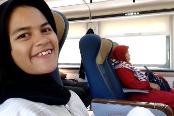 KAI wujudkan mimpi penulis difabel cerebral palsy, naik kereta api