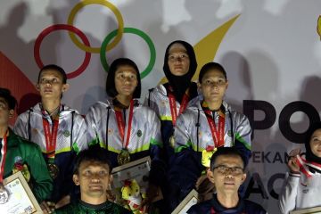 Jawa Barat digdaya pada lari estafet 4x100 meter putri