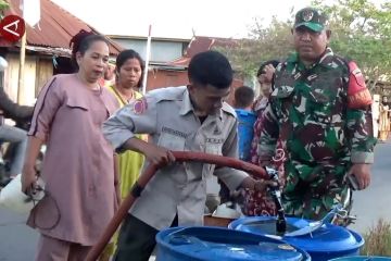 Atasi kekeringan, BPBD Maros Sulsel salurkan 80 tangki air