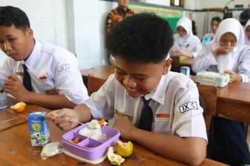 Uji coba Makan Bergizi Gratis untuk 10 ribu anak