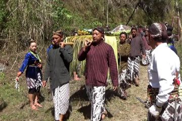 Tradisi ‘Dandan Kali’ ritual meminta hujan warga lereng merapi