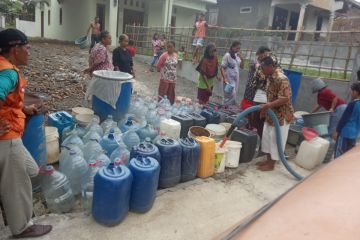 Belum semua wilayah hujan, BPBD Cilacap masih salurkan air bersih