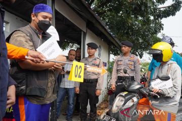 Polres Karawang rekonstruksi kasus penganiayaan rombongan kiai NU