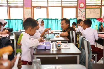 Pj Gubernur: Uji coba makan bergizi di Sumedang gunakan bahan lokal