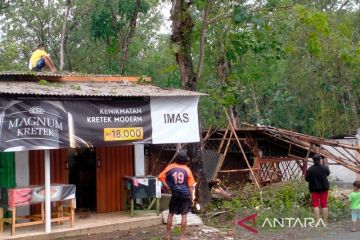 BPBD: 58 rumah rusak dilanda puting beliung di Warungkiara Sukabumi