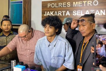 Kriminal kemarin, Vadel diperiksa lalu polisi tangkap pengedar narkoba