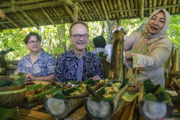 Dubes Inggris untuk Indonesia kunjungi situs sejarah cengkeh di Ternate