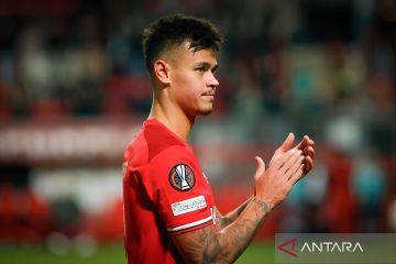 Pelatih Twente puji penampilan Mees Hilgers di lini pertahanan