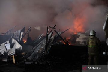 Kebakaran lokasi usaha dan permukiman di Surabaya