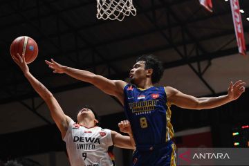 Kalahkan Prawira Harum Bandung dengan dramatis, Dewa United Banten raih peringkat tiga IBL All Indonesian