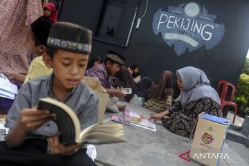 Pekijing jadi kampung wisata literasi yang menyediakan tempat pinjam buku