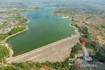 Waduk Karangkates dioptimalkan untuk mengembangkan PLTS terapung