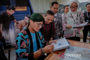 Pemerintah promosikan potensi parekraf lewat buku desa wisata